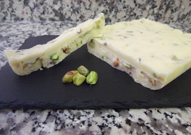 Turrón de chocolate blanco y pistachos