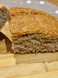 Una foto de Pan casero con hojuelas de avena, anís en grano y nueces 🍞🥖