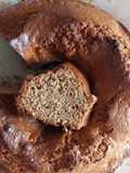 Ciambellone con noci e nocciole