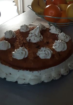 Une photo de Genoise a l'amande amère fourrée à la ganache