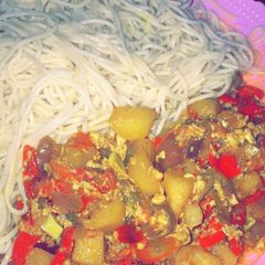 A picture of Spaghetti with patato sauce.