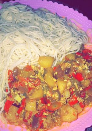 A picture of Spaghetti with patato sauce.