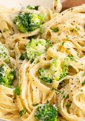 A picture of Pasta Alfredo.