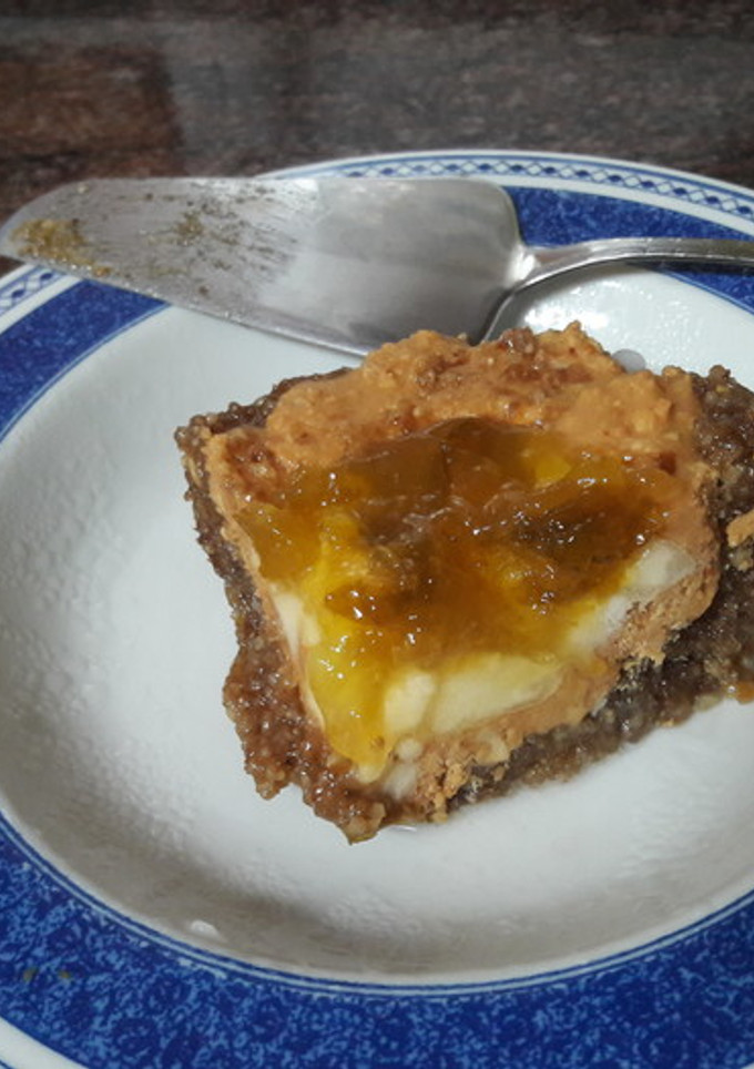 Una foto de Tarta de manzana y cacahuete sin horno, sin gluten y vegana 🍎