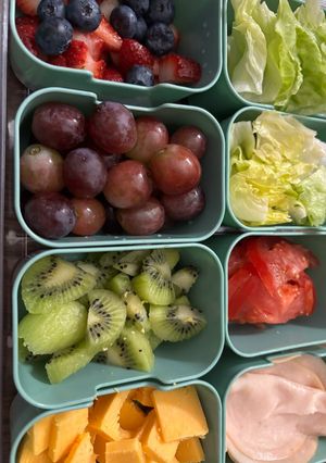A picture of Fridge clean out box.