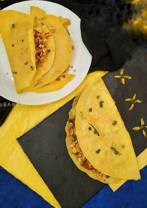 A picture of Stuffed and crispy Turmeric Rice flour Pancake.