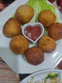A picture of Cheese balls.