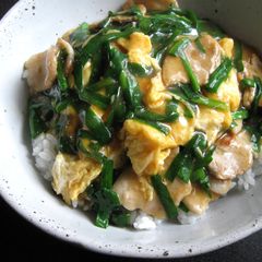 A picture of Garlic Chives, Egg & Pork Rice Bowl.