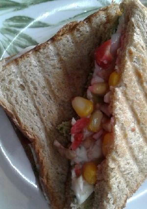 A picture of Cheese chilli corn sandwich.
