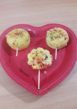 ખમણ ઢોકળાં (Khaman Dhokla Recipe In Gujarati) રેસીપી મુખ્ય ફોટો
