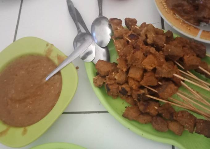 Sate sapi bumbu padang