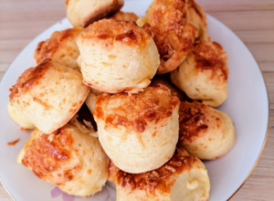 Sajtos-tejfölös pogácsa recept fotója
