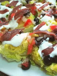 Foto principal de Ensalada de cogollos con queso fresco batido