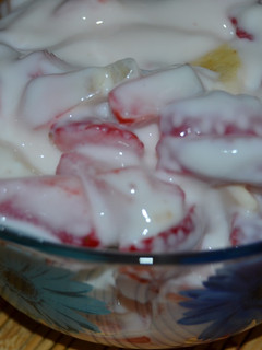 Una foto de Fresas con plátano y yogurt