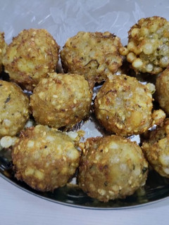 સાબુદાણા વડા (Sabudana Vada Recipe In Gujarati) રેસીપી મુખ્ય ફોટો