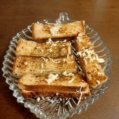 A picture of Cheesy Garlic Breadsticks.