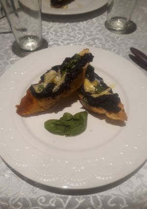 Una foto de Bruschetta de Morcilla