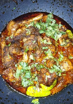 A picture of Chicken karahi restaurants style.
