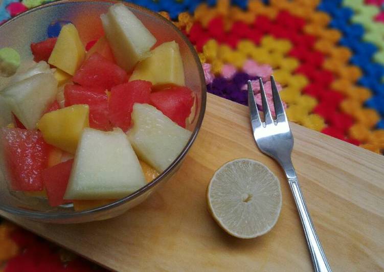 Cara Termudah Membuat Fruit salad with honey lemon dressing #gmday1 Bikin Manjain Lidah