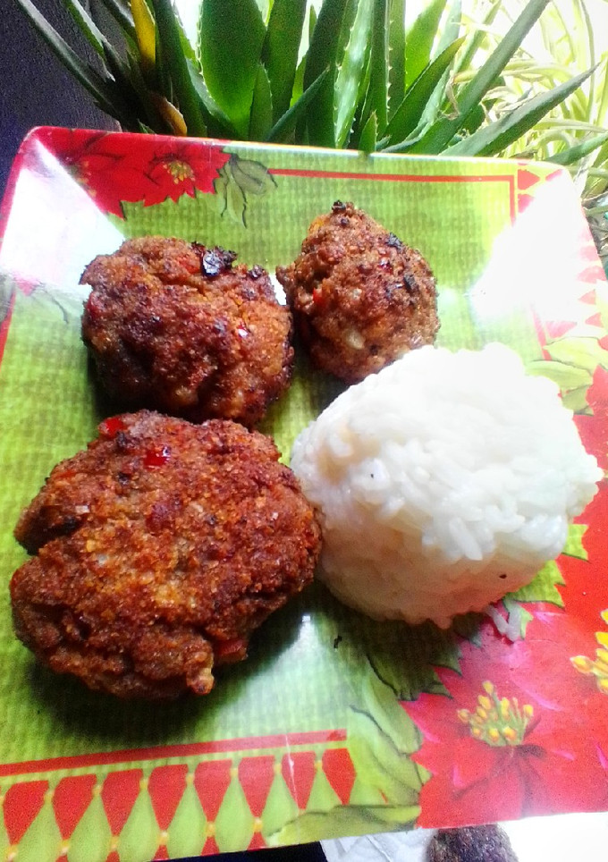 Una foto de Mini albóndigas con arroz