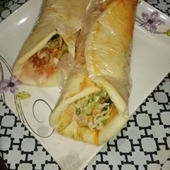 A picture of Chicken shawarma with homemade pita bread in tawa yumm 😋.