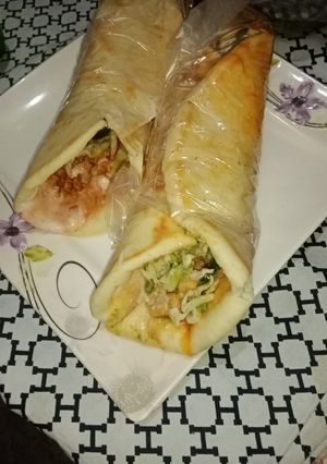 A picture of Chicken shawarma with homemade pita bread in tawa yumm 😋.
