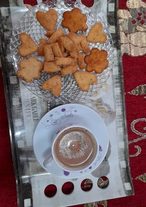 खस्ता मठरी (Khasta mathri recipe in hindi) रेसिपी मुख्य फोटो