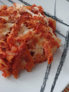 Una foto de Macarrones con salsa de piquillo gratinados