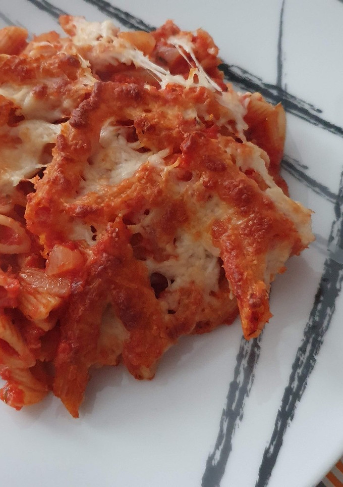 Una foto de Macarrones con salsa de piquillo gratinados