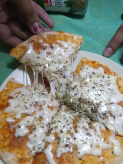 ડોમિનોઝ સ્ટાઇલ પીઝા (dominos style pizza recipe in Gujarati) રેસીપી મુખ્ય ફોટો