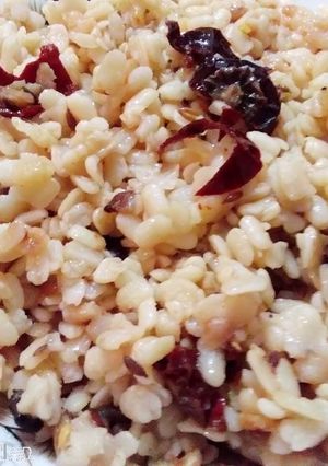 A picture of Mash ki fry daal.