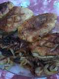 Filets de canard marinés citron vert poivron et oignon rouge caramélisé
