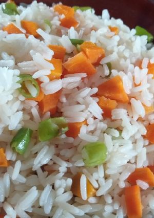 A picture of White vegetable rice.