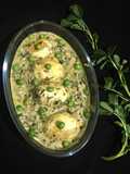Egg in white gravy