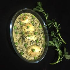 Egg in white gravy A picture of Egg in white gravy.