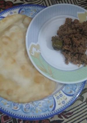 A picture of Qeema with poori.