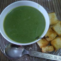 A picture of Green Vegetables Soup.
