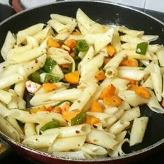 A picture of Easy Pasta tossed with Vegetables.