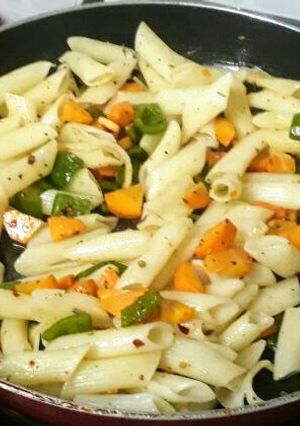 A picture of Easy Pasta tossed with Vegetables.