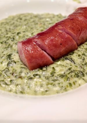 Spenótfőzelék kolbásszal recept fotója