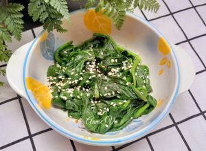 Hình của món Cải bó xôi trộn gia vị.