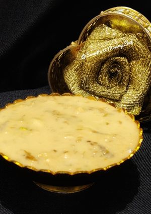 A picture of Gulkand rabdi.