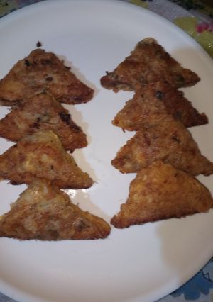 A picture of Spicy bread triangles.