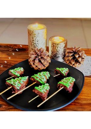 A picture of Christmas Tree Brownie Pops.
