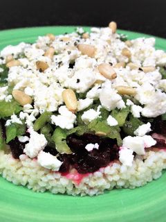 Una foto de Queso Feta con bulgur y remolacha- veggie