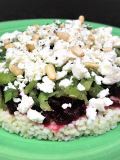 Una foto de Queso Feta con bulgur y remolacha- veggie