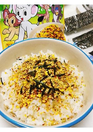 รูปของ 🍚🎌ข้าวญี่ปุ่นโรยผงไข่สาหร่าย -Rice with Egg and Seaweed Powder