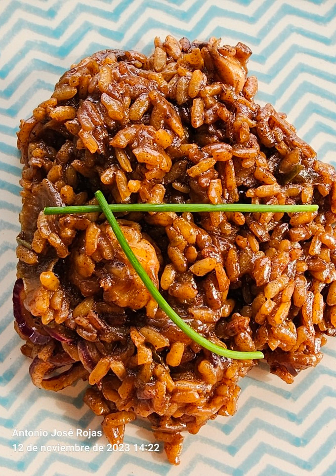 Una foto de Tartera de arroz seco con gambas rojas
