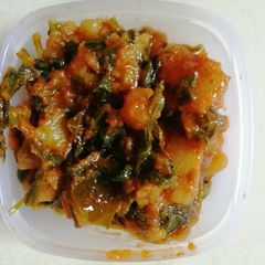 A picture of Aloo spinach curry.