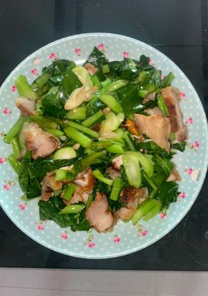 รูปของ ผัดคะน้าหมูกรอบ